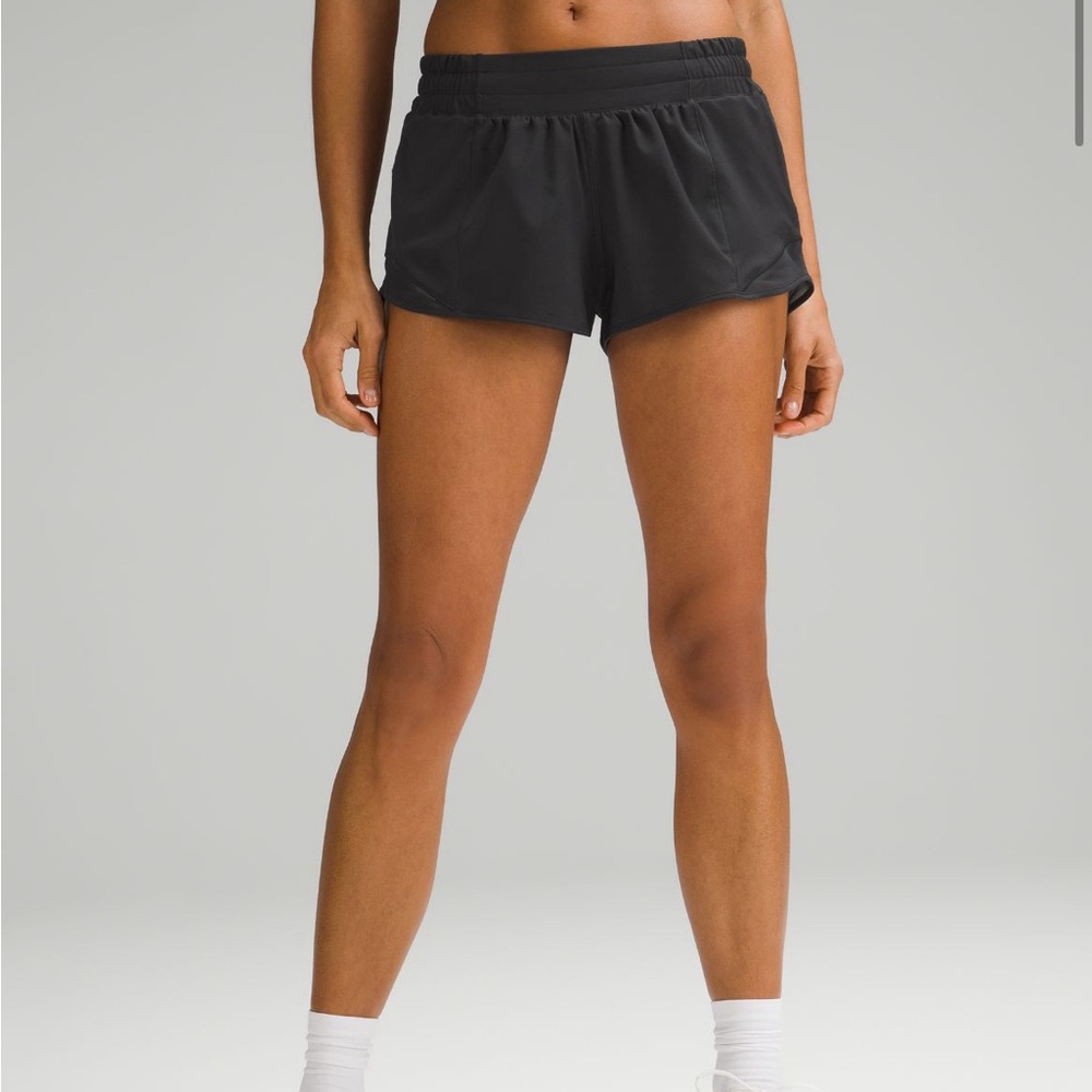 Lululemon Hotty Hot Low-Rise Shorts 2.5”